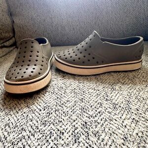 Lightly worn Native Miles olive green shoes size c8